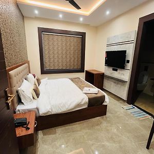 Goel Villa And Hotel